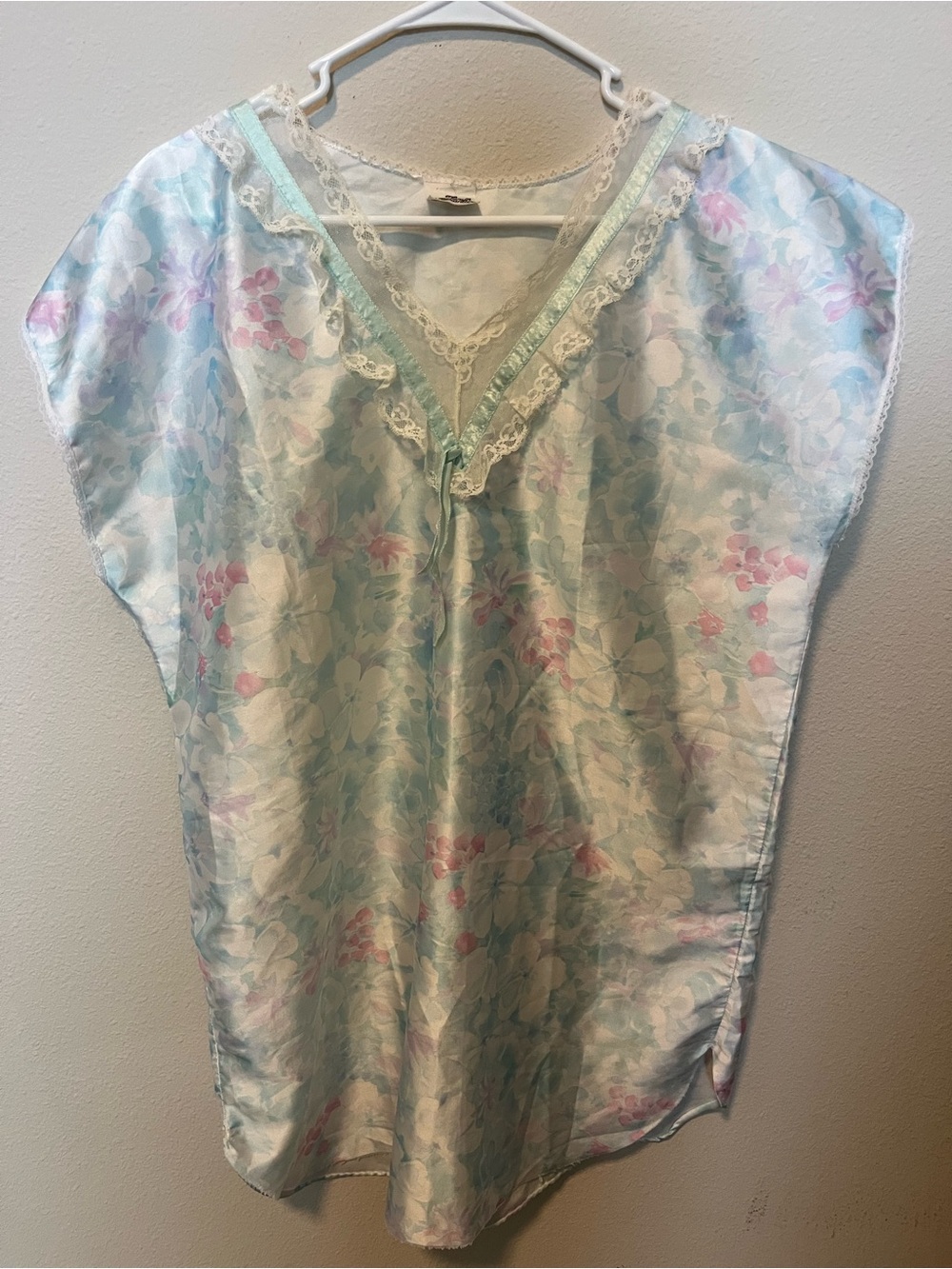 Vintage Taryn Alexander Women’s nightgown Light Blue & Pink